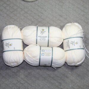 4 Skeins Yarn Bee Ivory Soft & Sleek Chunky Low Pill Fiber Yarn 211 yd each